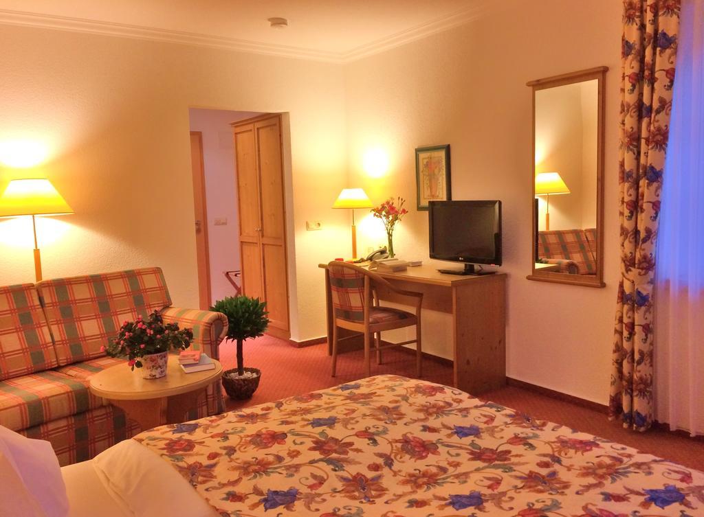 Landhaus Müritzgarten Hotel garni Röbel Habitación foto