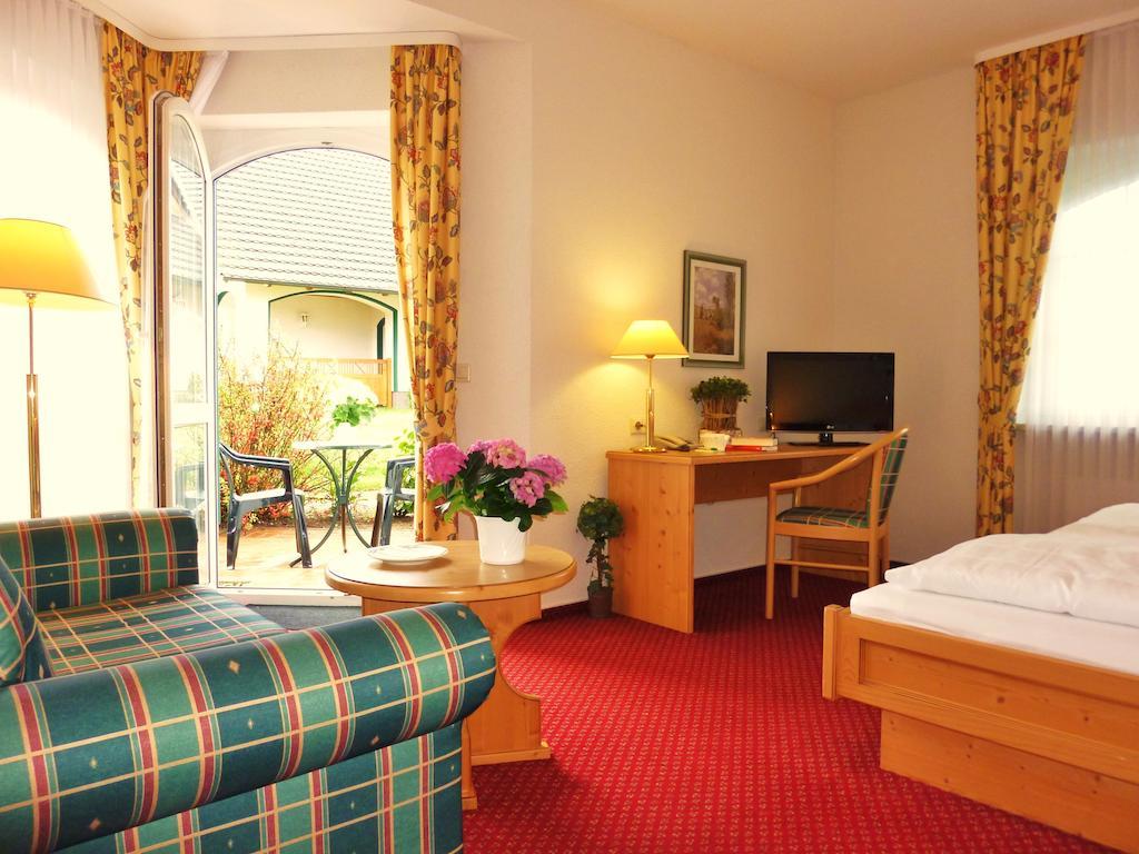 Landhaus Müritzgarten Hotel garni Röbel Habitación foto