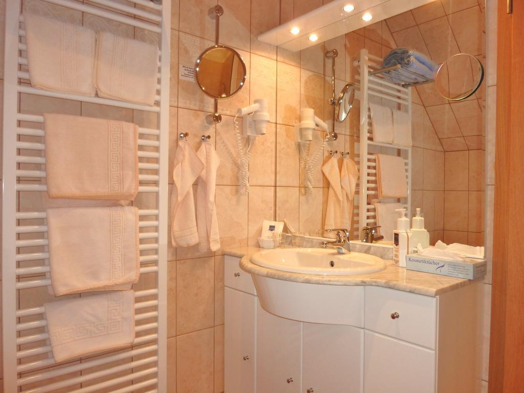 Landhaus Müritzgarten Hotel garni Röbel Habitación foto