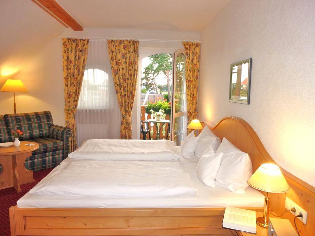 Landhaus Müritzgarten Hotel garni Röbel Habitación foto