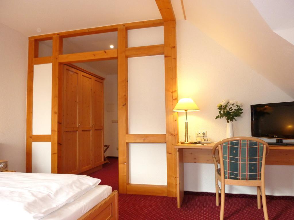 Landhaus Müritzgarten Hotel garni Röbel Habitación foto