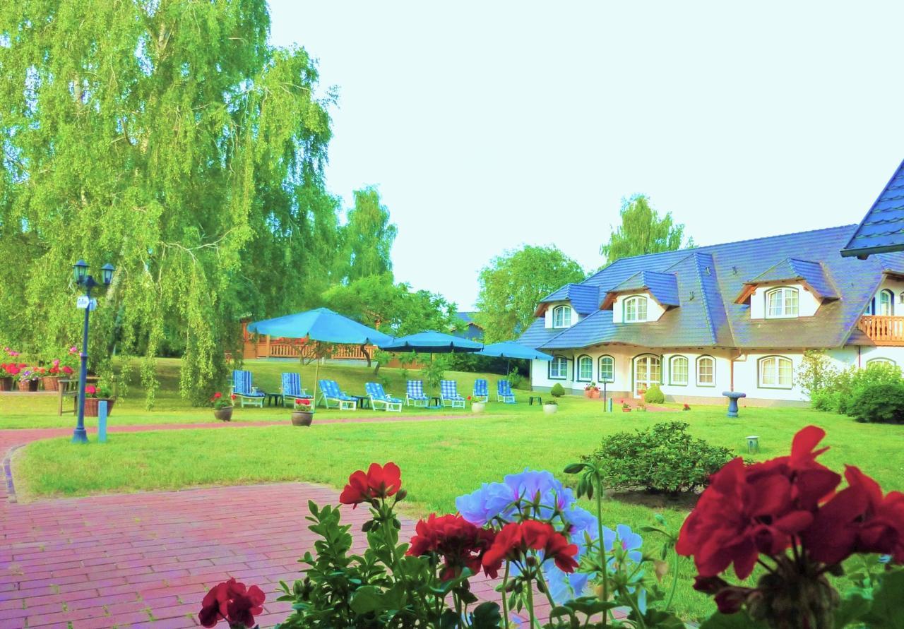 Landhaus Müritzgarten Hotel garni Röbel Exterior foto